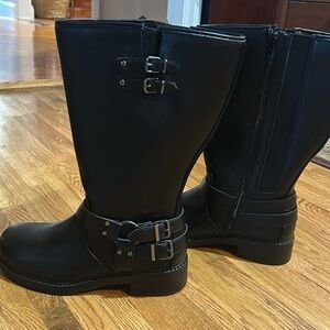 Size 10 WIDE calf black boots